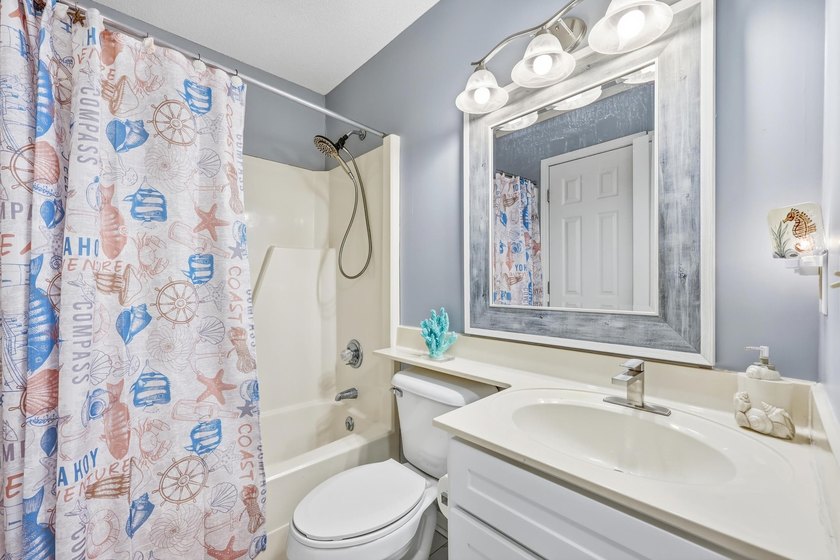 Come see this beautifully decorated condo located in the heart - photo 6
