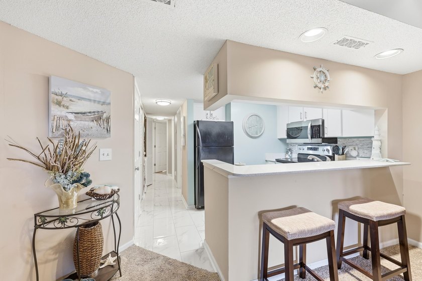 Come see this beautifully decorated condo located in the heart - photo 10