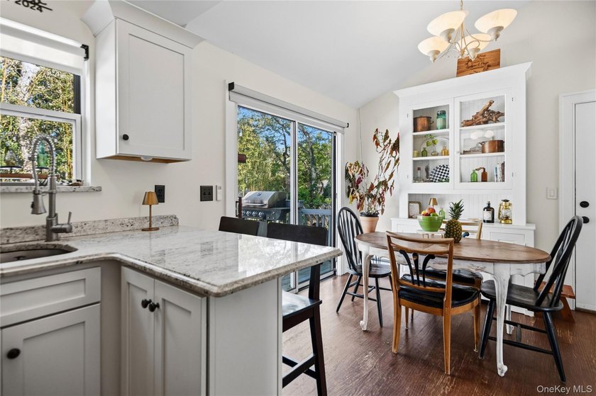 This is the one! Turnkey wide-line ranch on a generous .3 acre - photo 7