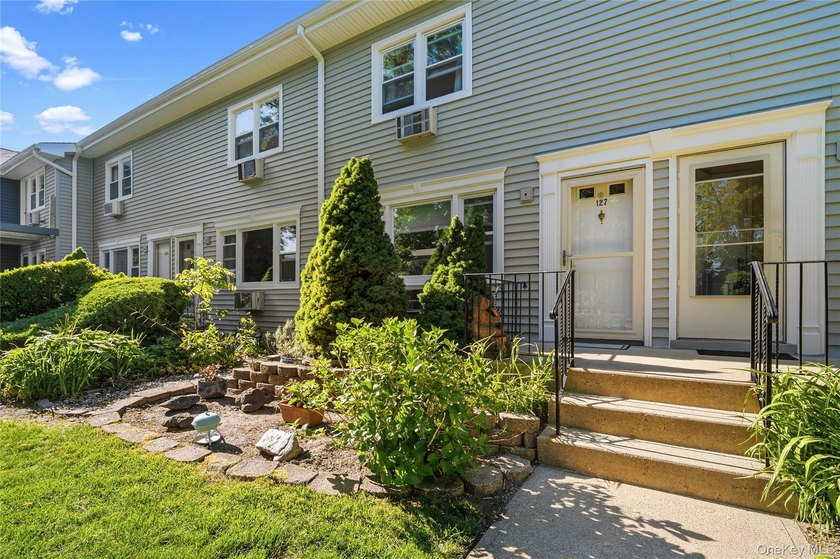 From the moment you arrive at The Woodlands at Islip, you'll - photo 2