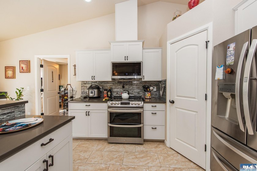 Beautifully maintained custom rambler on 1.16 acres of - photo 21