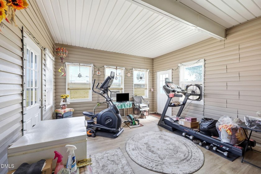 Welcome to this spacious home in the desirable Beverly Place - photo 27