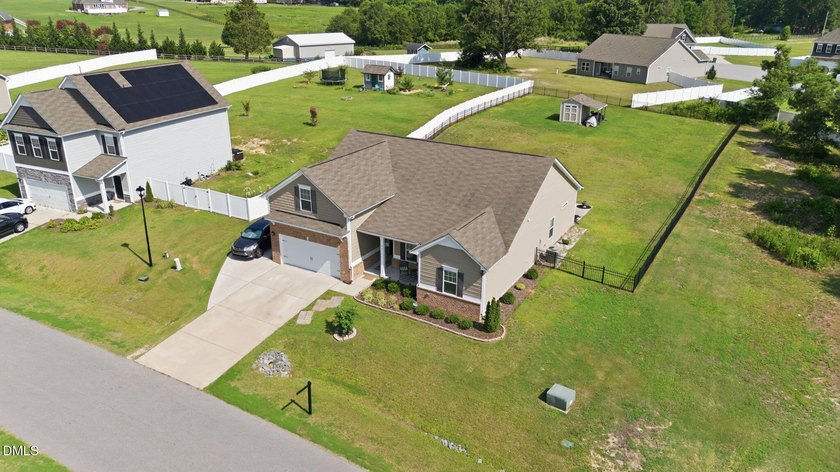 Welcome to this spacious home in the desirable Beverly Place - photo 30