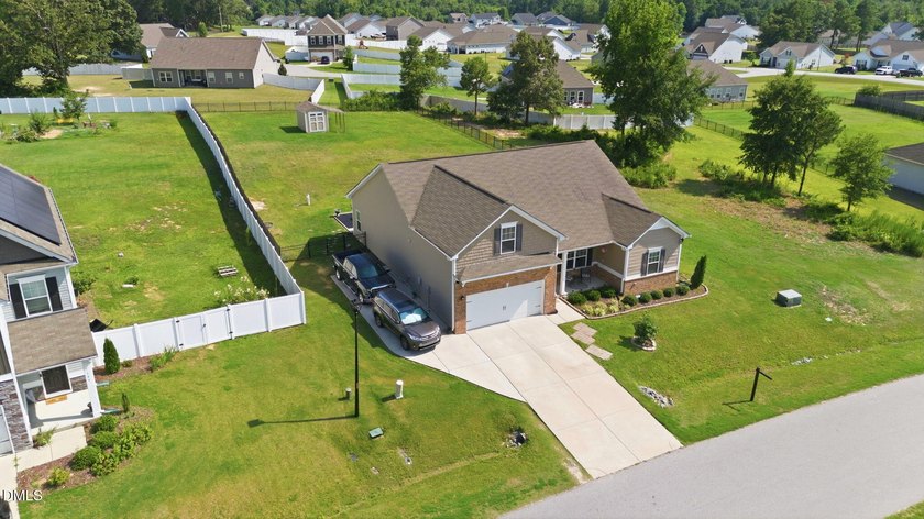 Welcome to this spacious home in the desirable Beverly Place - photo 31