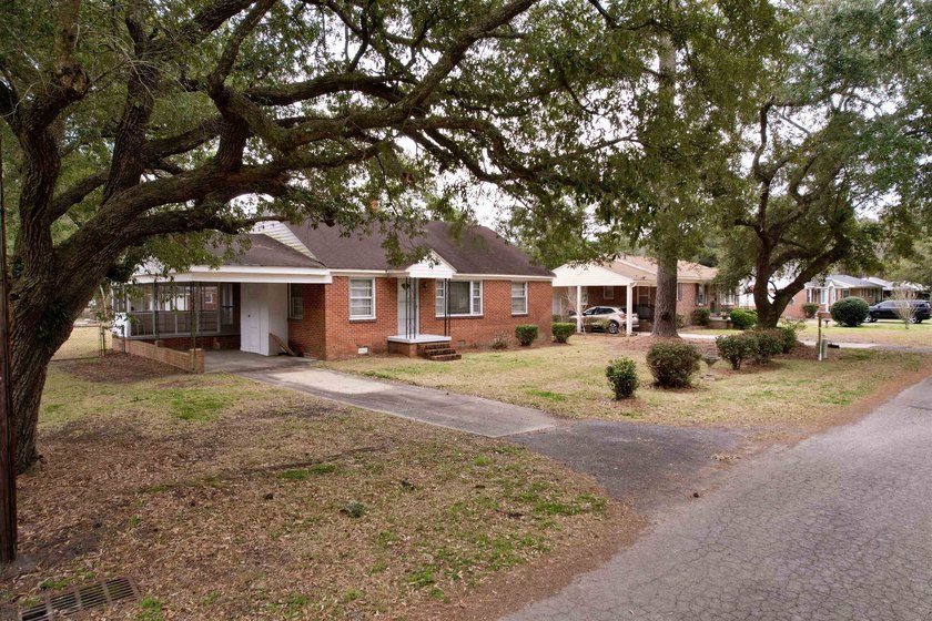 Charming 3-bedroom, 1-bath brick ranch located in the heart of - photo 2
