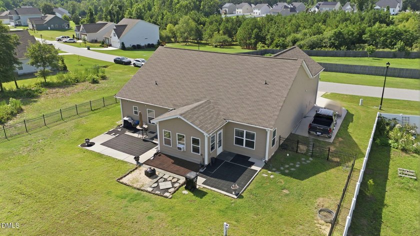 Welcome to this spacious home in the desirable Beverly Place - photo 34