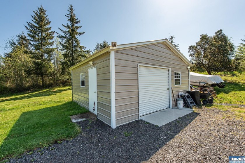 Beautifully maintained custom rambler on 1.16 acres of - photo 36