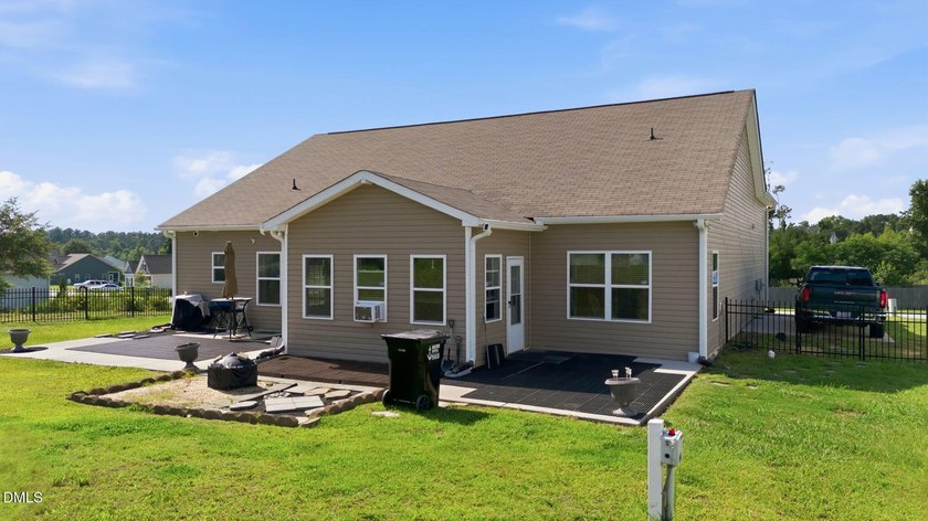 Welcome to this spacious home in the desirable Beverly Place - photo 38