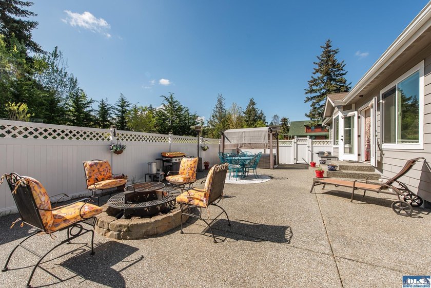 Beautifully maintained custom rambler on 1.16 acres of - photo 41