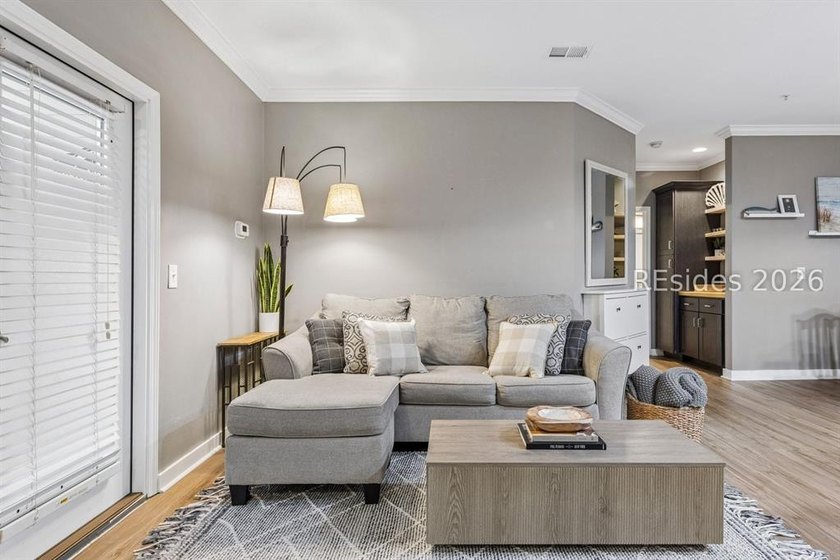 Beautifully appointed and offered fully furnished, this elegant - photo 5
