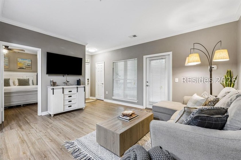 Beautifully appointed and offered fully furnished, this elegant - photo 6