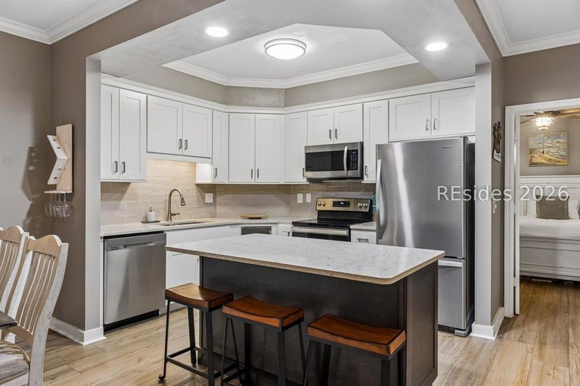 Beautifully appointed and offered fully furnished, this elegant - photo 10