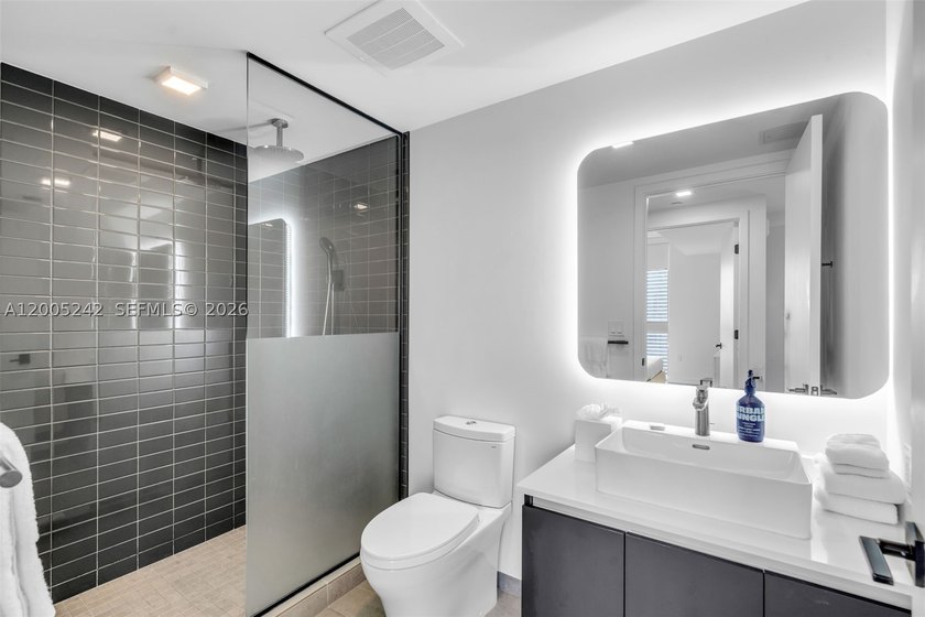 Turnkey 1-bedroom, 1-bath residence at YOTELPAD Miami in the - photo 5