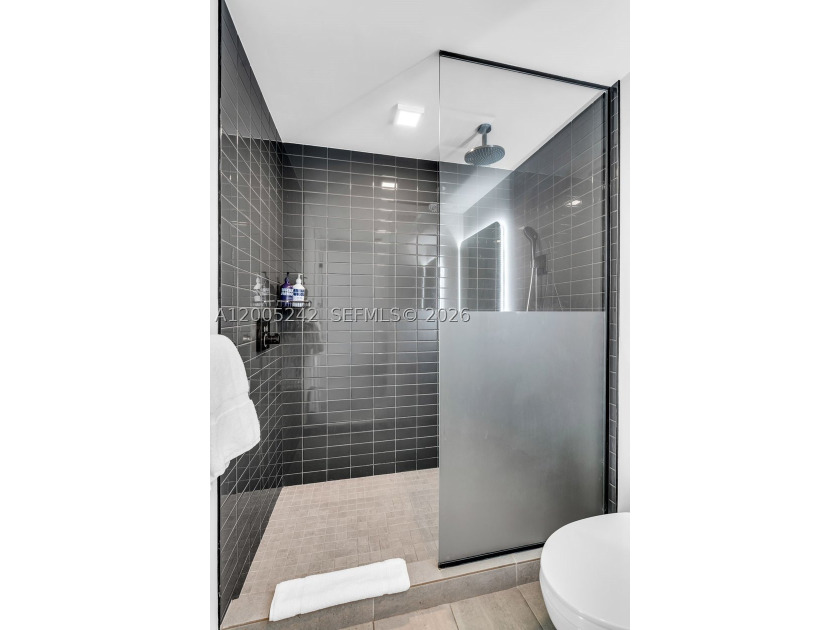 Turnkey 1-bedroom, 1-bath residence at YOTELPAD Miami in the - photo 10