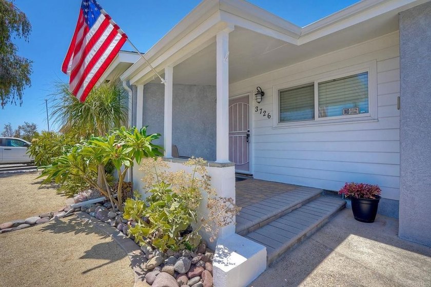 Welcome to this beautiful 4 bedroom, 1.5 bath home featuring a - photo 2