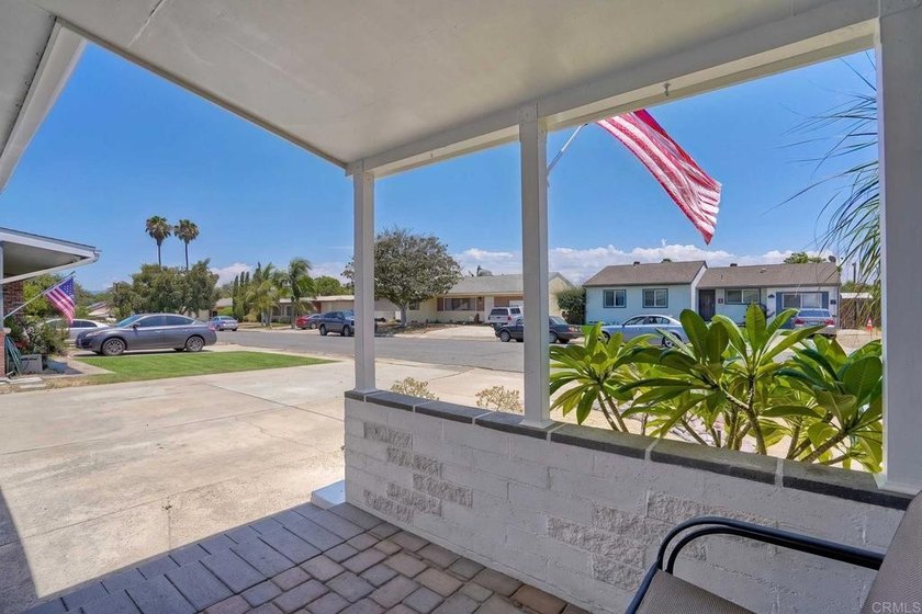 Welcome to this beautiful 4 bedroom, 1.5 bath home featuring a - photo 3