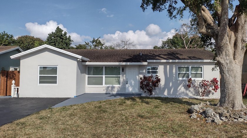 Move-in ready 3-bedroom, 2-bath home with a Additional room with - photo 2