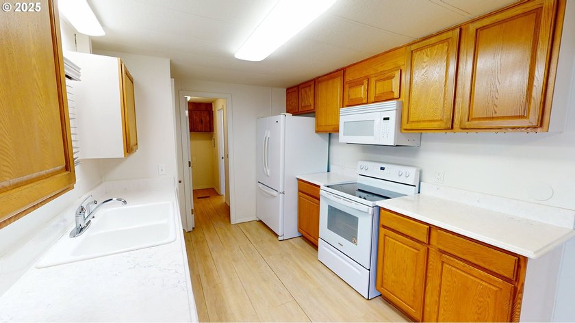 MOTIVATED SELLER! Relaxed lifestyle on the coast... This - photo 11