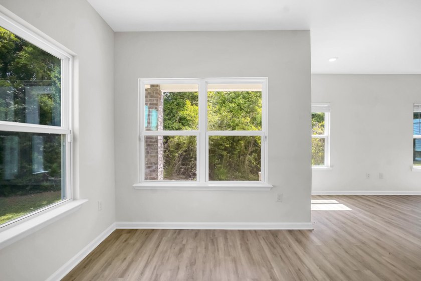 Ready to move in, this home is conveniently located just moments - photo 12