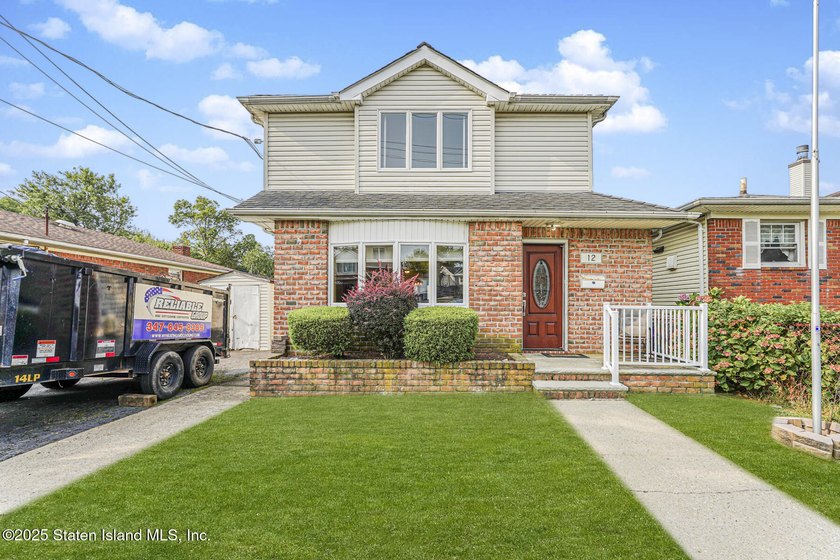 Welcome to this beautifully maintained 3-bedroom, 2 full - photo 3