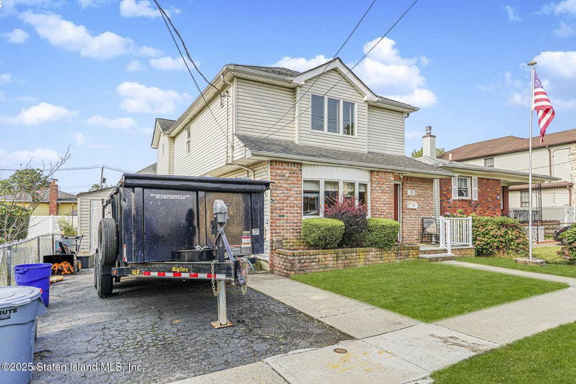Welcome to this beautifully maintained 3-bedroom, 2 full - photo 4