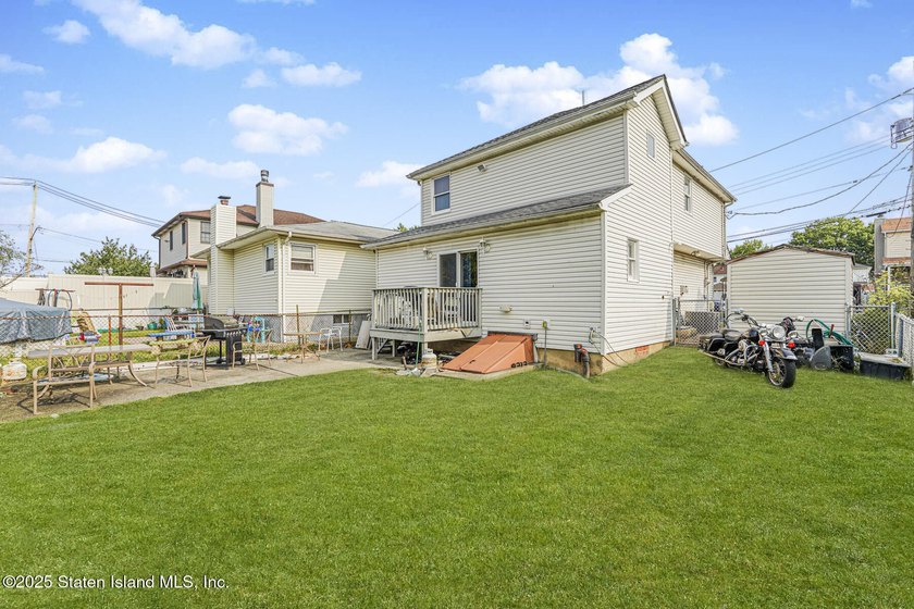 Welcome to this beautifully maintained 3-bedroom, 2 full - photo 5