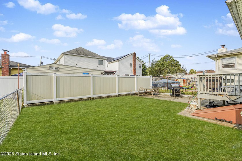 Welcome to this beautifully maintained 3-bedroom, 2 full - photo 6