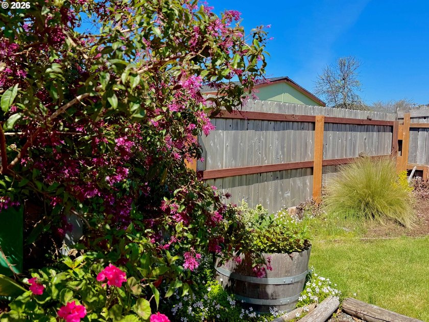 MOTIVATED SELLER! Relaxed lifestyle on the coast... This - photo 21