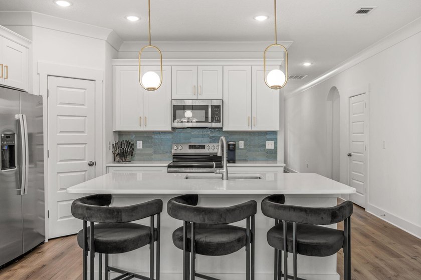 Conveniently located in the heart of Niceville, this beautifully - photo 4