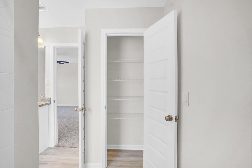 Ready to move in, this home is conveniently located just moments - photo 25