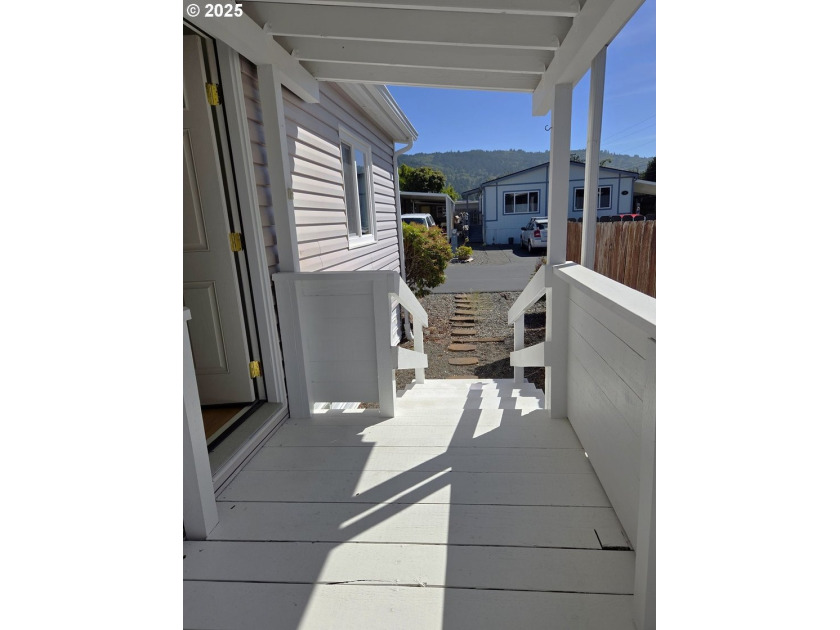 MOTIVATED SELLER! Relaxed lifestyle on the coast... This - photo 30