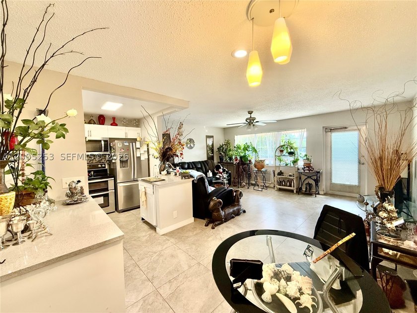 CONDO 55+ BEAUTIFUL AND REMODELED UNIT 1BED/1BATH AND HALF BATH - photo 2