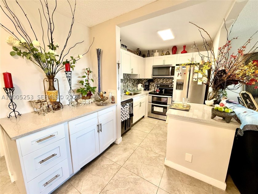 CONDO 55+ BEAUTIFUL AND REMODELED UNIT 1BED/1BATH AND HALF BATH - photo 3