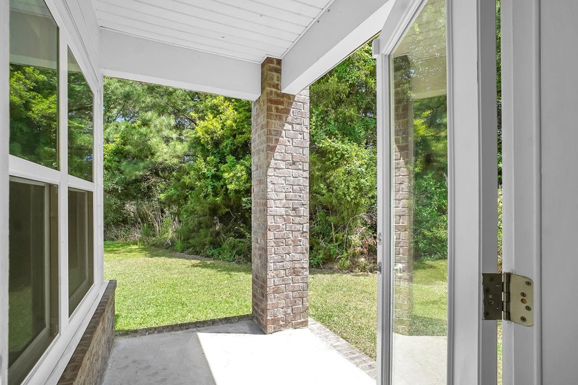 Ready to move in, this home is conveniently located just moments - photo 38