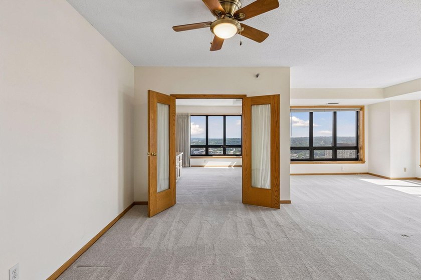 Perched on the 38th floor of Airye Tower, this spacious - photo 3