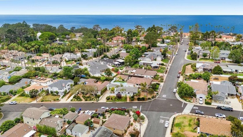 First time on the market in 50 years! Located in the desirable - photo 4