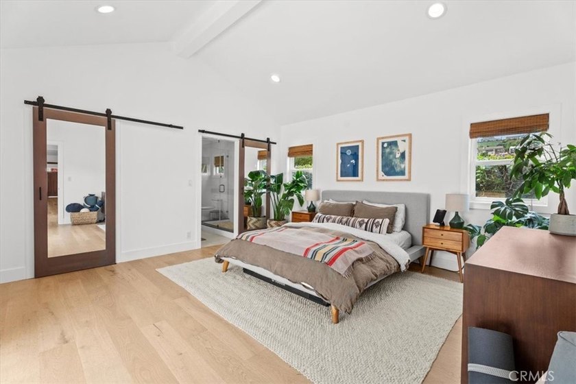 Experience the perfect blend of timeless design, modern comfort - photo 15