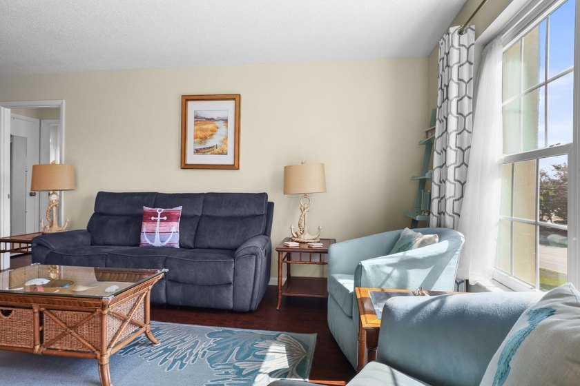 Amazing location - 2nd floor 2 bedroom/2 bath condo conveniently - photo 15
