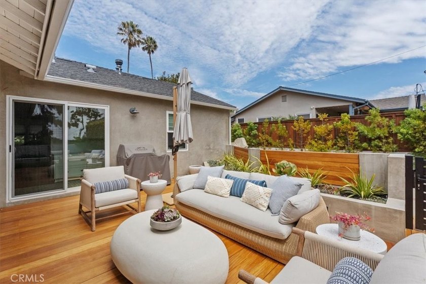 Experience the perfect blend of timeless design, modern comfort - photo 33