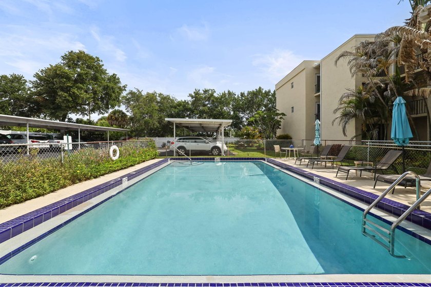 Amazing location - 2nd floor 2 bedroom/2 bath condo conveniently - photo 33