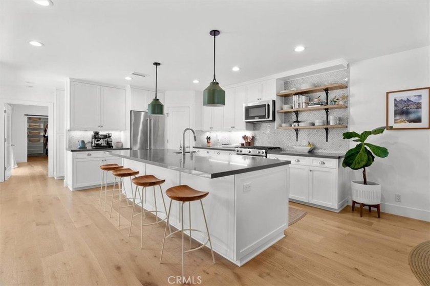 Experience the perfect blend of timeless design, modern comfort - photo 34