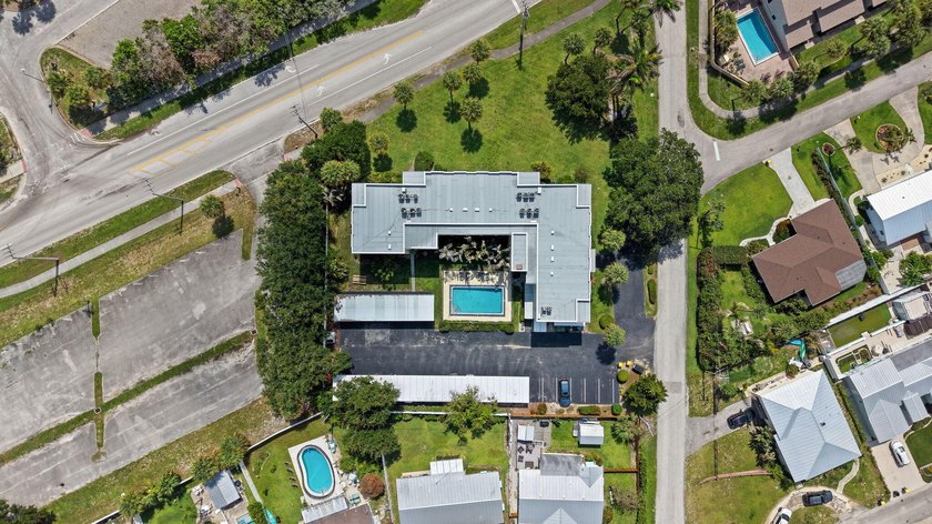 Amazing location - 2nd floor 2 bedroom/2 bath condo conveniently - photo 35