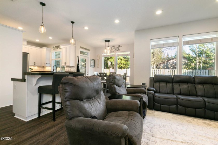 Discover your dream home in this beautifully updated 3-bedroom - photo 5