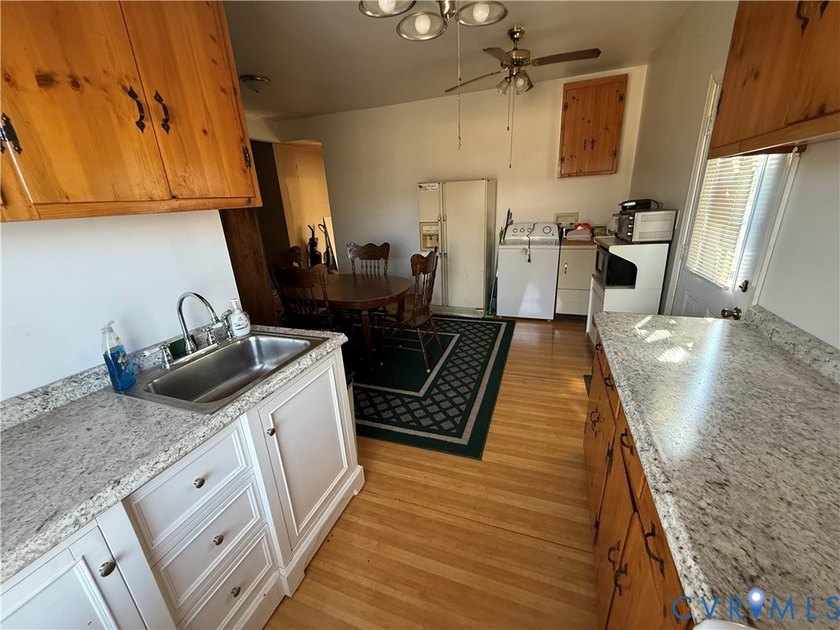 Don't miss your chance to purchase this cozy cottage. Minutes to - photo 10