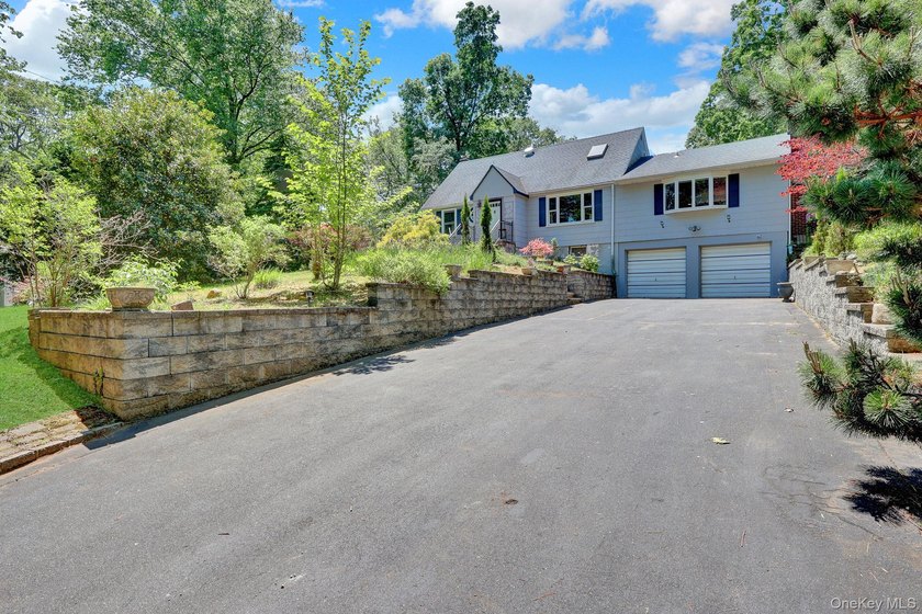 Priced To Sell! Immaculate and charming expanded Cape set on 1.5 - photo 3