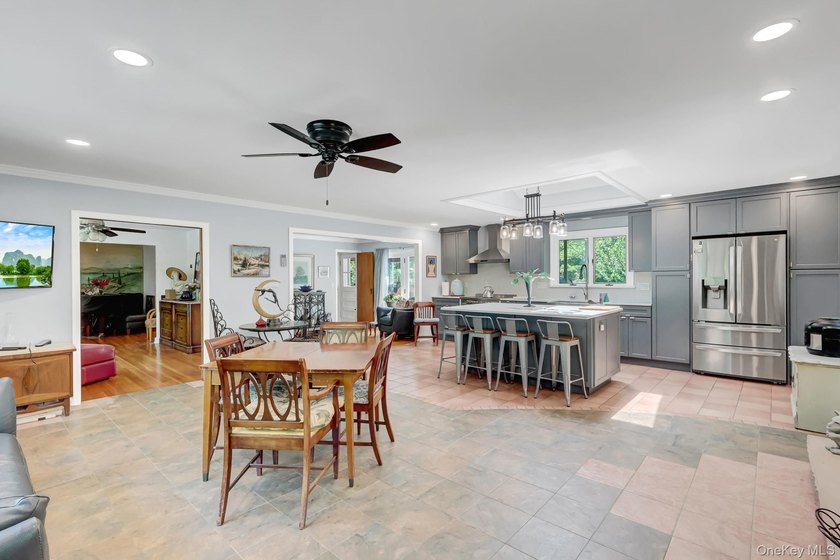 Priced To Sell! Immaculate and charming expanded Cape set on 1.5 - photo 5