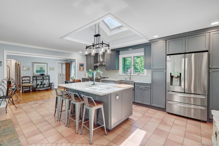 Priced To Sell! Immaculate and charming expanded Cape set on 1.5 - photo 6