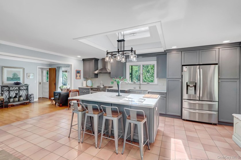 Priced To Sell! Immaculate and charming expanded Cape set on 1.5 - photo 7