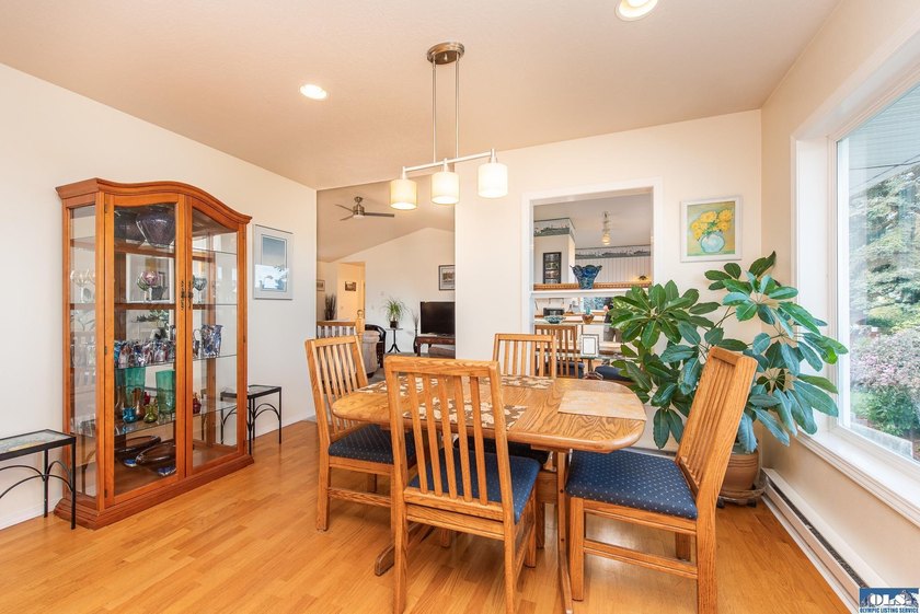 Back on the market - no fault of the seller - buyer's financing - photo 17
