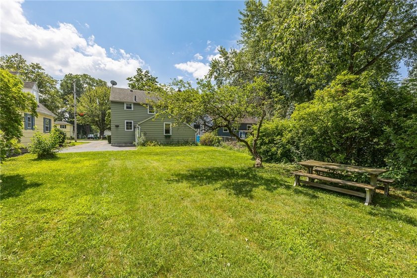 Great opportunity in Greece! This classic 3-bedroom, 1-bath home - photo 30